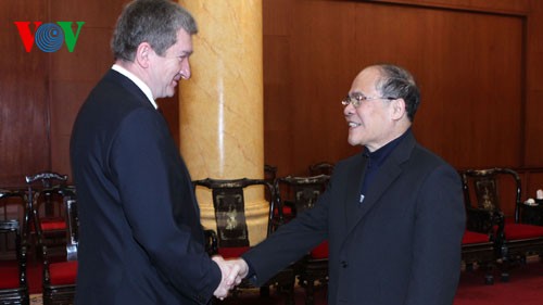 Le Vietnam et la Pologne échangent des expériences législatives - ảnh 1