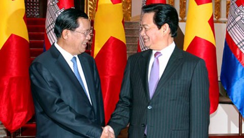 Nguyen Tan Dung entame sa visite au Cambodge - ảnh 1