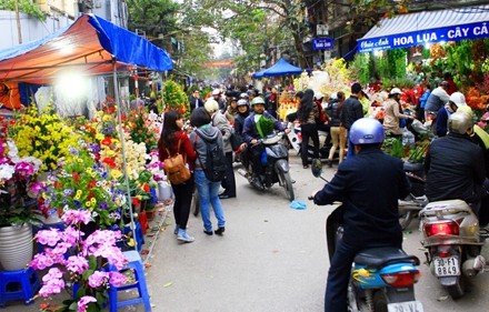 Les marchés aux fleurs de Hanoi - ảnh 5