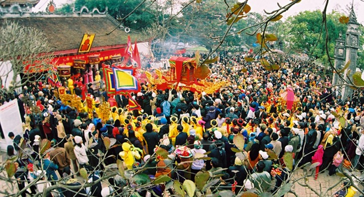 Coup d’envoi de la fête du temple de Phu Ung  - ảnh 1