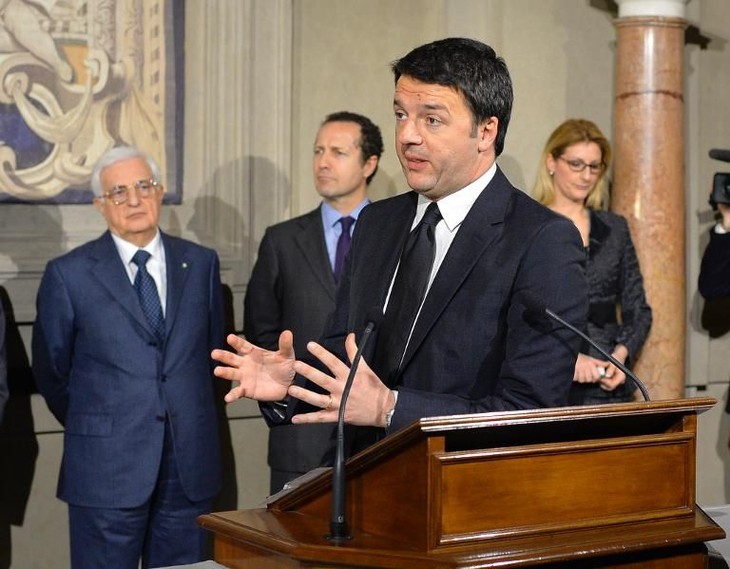 Matteo Renzi présente son nouveau gouvernement en Italie - ảnh 1