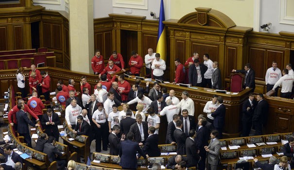 Ukraine: retour à la Constitution de 2004  - ảnh 1