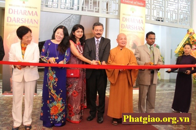 Vernissage à Ho Chi Minh ville de l’exposition «Dharma Darshan» - ảnh 1