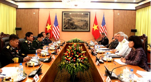 Le général Nguyên Chi Vinh reçoit l’assistant adjoint au secrétaire d’Etat américain - ảnh 1