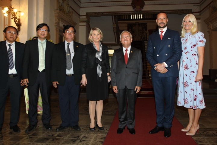 Le prince héritier de Norvège en visite à Ho Chi Minh ville - ảnh 1