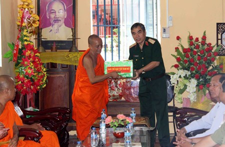 La fête Chol Chnam Thmay des Khmers célébrée en grande pompe - ảnh 1