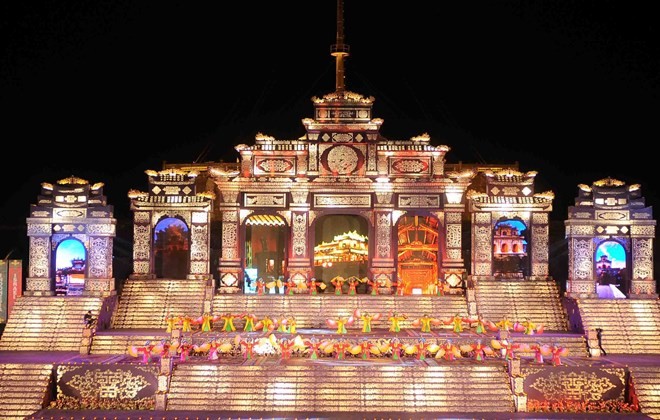Ouverture du Festival de Hue 2014 : Un spectacle haut en couleur - ảnh 1
