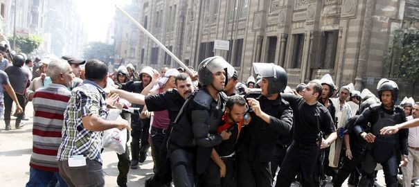 Manifestations des pro et anti Morsi après la prière du vendredi en Egypte - ảnh 1