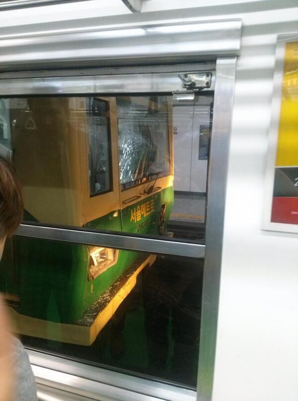 Collision de deux rames de métro à Séoul - ảnh 1