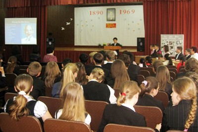 Un meeting  célébrant le 124ème anniversaire du président Hô Chi Minh à Kiev - ảnh 1