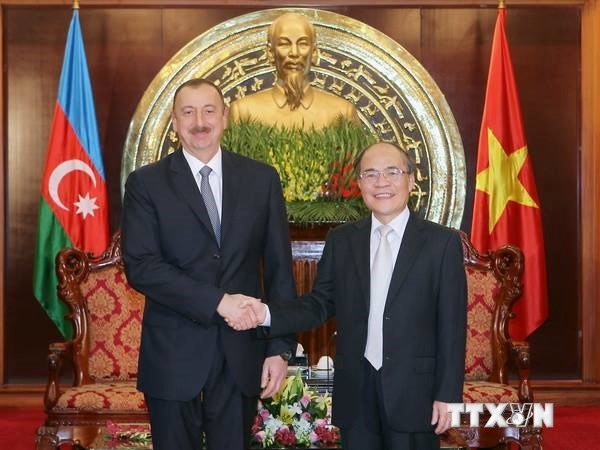 Le  président azerbaidjanais achève sa visite d’Etat au Vietnam - ảnh 1