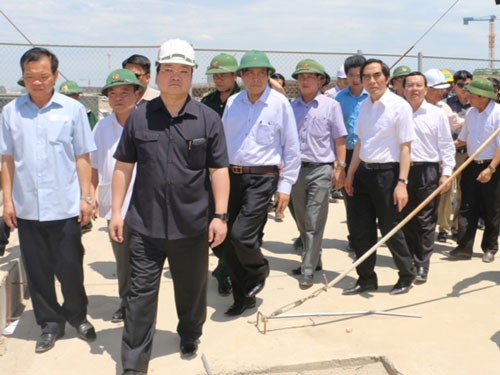 Hoang Trung Hai inspecte le projet de port en eau profonde Formosa - ảnh 1