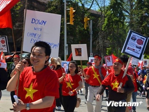 Mer Orientale : les Vietkieus au Canada protestent contre la Chine - ảnh 1
