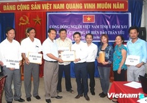 Les Vietnamiens d’Oudomxay soutiennent les soldats et la population insulaire vietnamienne - ảnh 1
