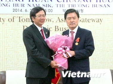 Ordre d’amitié pour le maire de Busan - ảnh 1