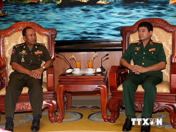 Une délégation du ministère cambodgien de la Défense au Vietnam - ảnh 1