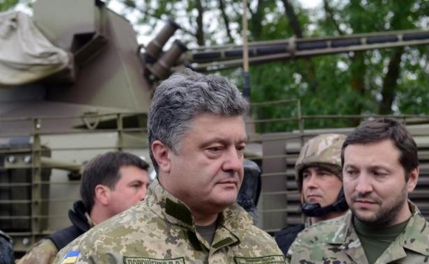 Ukraine : le cessez-le-feu pourrait être annulé après l'attaque d'un hélicoptère - ảnh 1