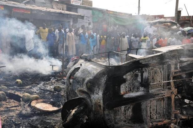 Nigeria: au moins 15 morts dans l'explosion d'un camion piégé - ảnh 1