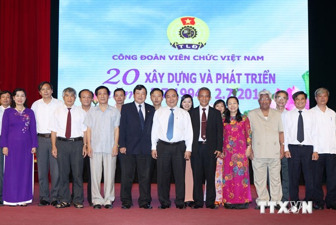 Nguyen Xuan Phuc au 20ème anniversaire du syndicat des fonctionnaires vietnamiens - ảnh 1
