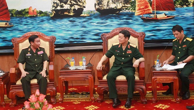 Vietnamiens et Laotiens renforcent la coopération défensive - ảnh 1