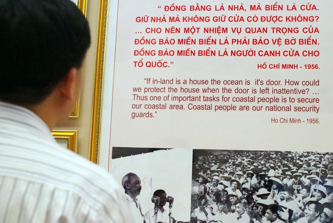 Vernissage de l’exposition « Le président Ho Chi Minh avec la mer et les îles du Vietnam » - ảnh 1