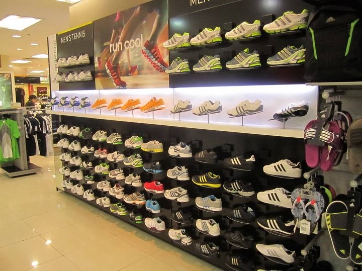 Plusieurs grandes marques de chaussures s’intéressent au marché vietnamien - ảnh 1