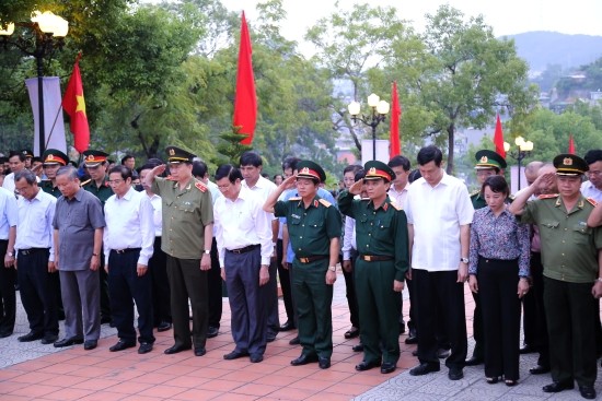 Le président Truong Tân Sang en visite de travail à Quang Ninh - ảnh 4