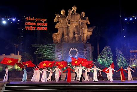 Triplex « Rayonnement du Syndicat du Vietnam » - ảnh 1