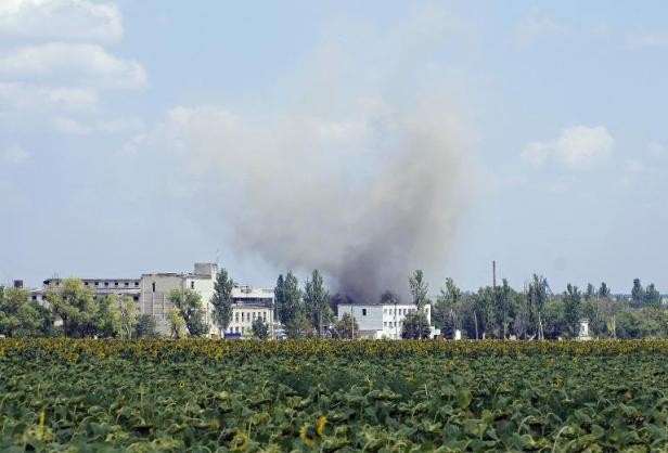 Ukraine: les combats gagnent Donetsk, au moins deux civils tués - ảnh 1