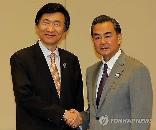  Rencontre au Myanmar du ministre chinois des AE et de son homologue sud-coréen - ảnh 1
