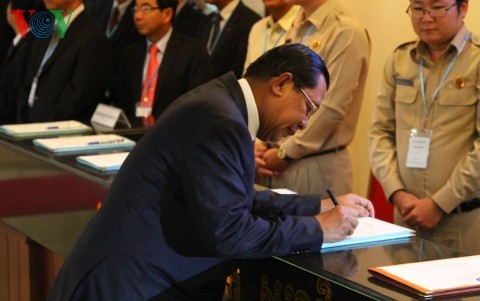Cambodge :élection des nouveaux dirigeants de l’AN  - ảnh 1
