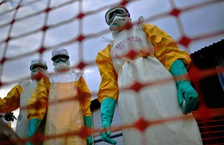 Ebola : la population sierra-léonnaise confinée du 19 au 21/09 - ảnh 1
