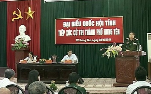 Le ministre de la défense rencontre l’électorat de Hung Yên  - ảnh 1