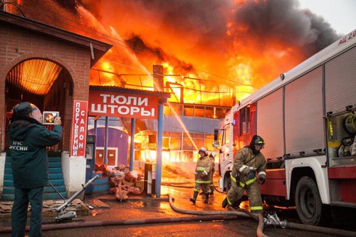 Incendie dans un marché de Vietnamiens en Russie  - ảnh 1