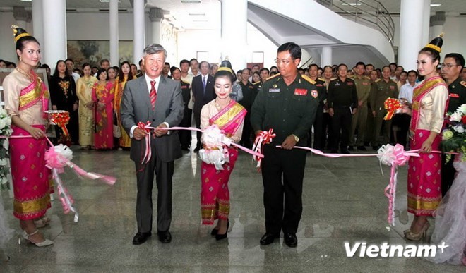 65ème journée des soldats volontaires et experts militaires vietnamiens au Laos - ảnh 1