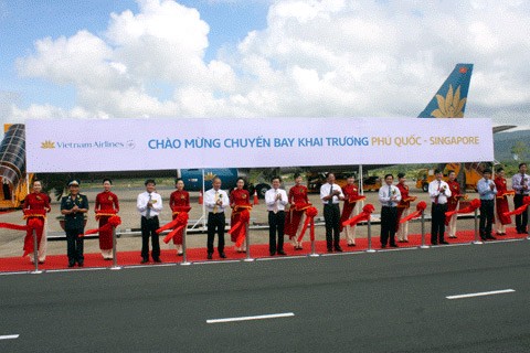 Inauguration du  vol international  Phu Quoc- Singapour - ảnh 1