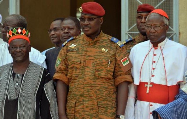 Burkina : le chef du régime de transition va « remettre le pouvoir aux civils » - ảnh 1