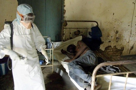 Ebola : un médecin italien contaminé en Sierra Leone - ảnh 1
