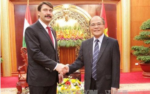 Le président hongrois reçu par le président de l’AN vietnamienne - ảnh 1