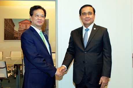Les dirigeants vietnamiens reçoivent le Premier Ministre thailandais - ảnh 2