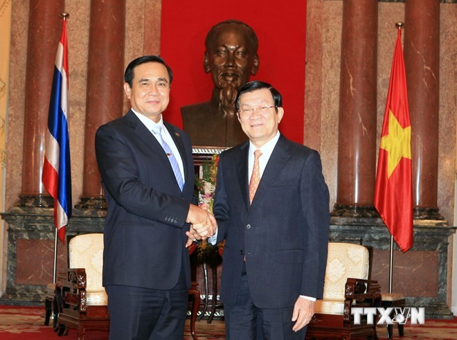 Les dirigeants vietnamiens reçoivent le Premier Ministre thailandais - ảnh 1