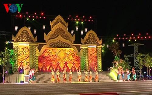 Hau Giang: clôture de la fête culturelle, sportive et touristique des Khmers du Sud - ảnh 1