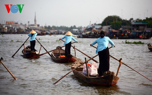 Marché flottant Cai Be, une destination touristique originale du Sud-Ouest - ảnh 8
