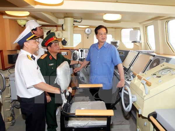 Le Premier ministre inspecte la construction des corvettes lance-missiles - ảnh 1