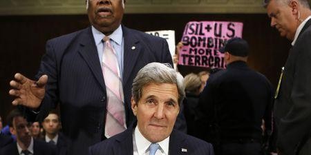 Kerry demande au Congrès américain l'autorisation de faire la guerre à l'EI - ảnh 1