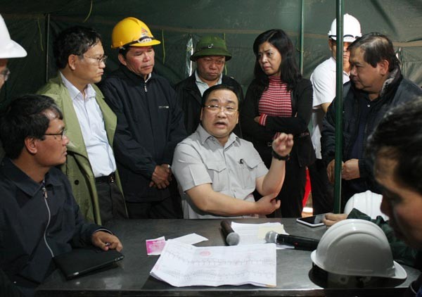 Effondrement de tunnel à Lâm Dông: Hoang Trung Hai dirige les travaux de sauvetage - ảnh 1