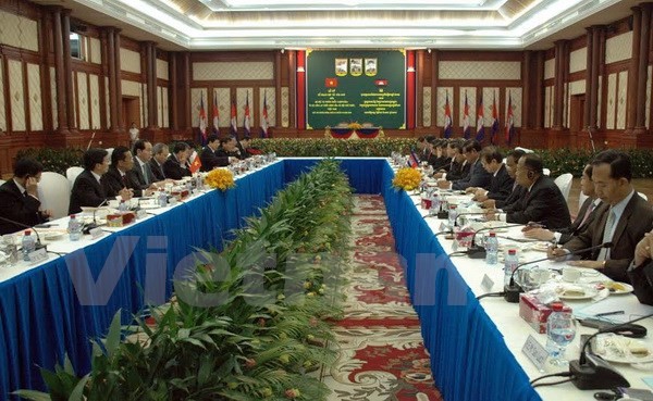 Le Vietnam et le Cambodge coopèrent étroitement pour lutter contre toute force hostile - ảnh 1