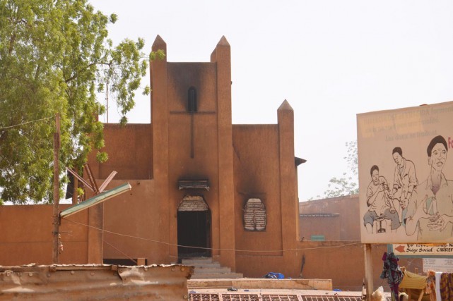 Niger: 45 églises brûlées dans les émeutes anti-Charlie Hebdo - ảnh 1