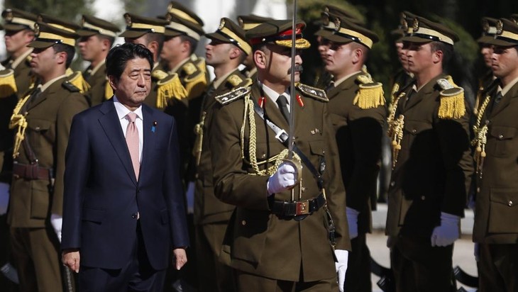 Otages japonais: Shinzo Abe réclame leur libération 