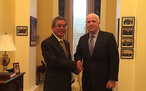 Les sénateurs américains apprécient le rôle du Vietnam dans la région - ảnh 1